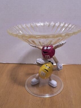 D8 M&M'S Red and Yellow Characters Candy Dish plastic 6 inch Bowl Preowned